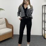 V YAKA JAKAR DESEN HIRKA - SİYAH EKRU