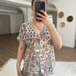 V YAKA KEMİK DÜĞME DESENLİ VİSKON BLUZ - EKRU