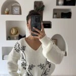 V YAKA MAKROME İP ÇİÇEK İŞLEME KAZAK - EKRU