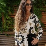 V YAKA MOTİF DESEN SATEN GÖMLEK - BEJ