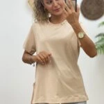 YAKA AKSESUARLI YAN ŞERİT TİŞÖRT - BEJ