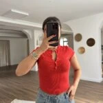 YAKA ÇITÇITLI ÖN OVAL KISA TİŞÖRT - KOYU KIRMIZI