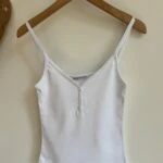 YAKA DEKORATİF DİKİŞ DÜĞMELİ PAMUK ATLET - BEYAZ