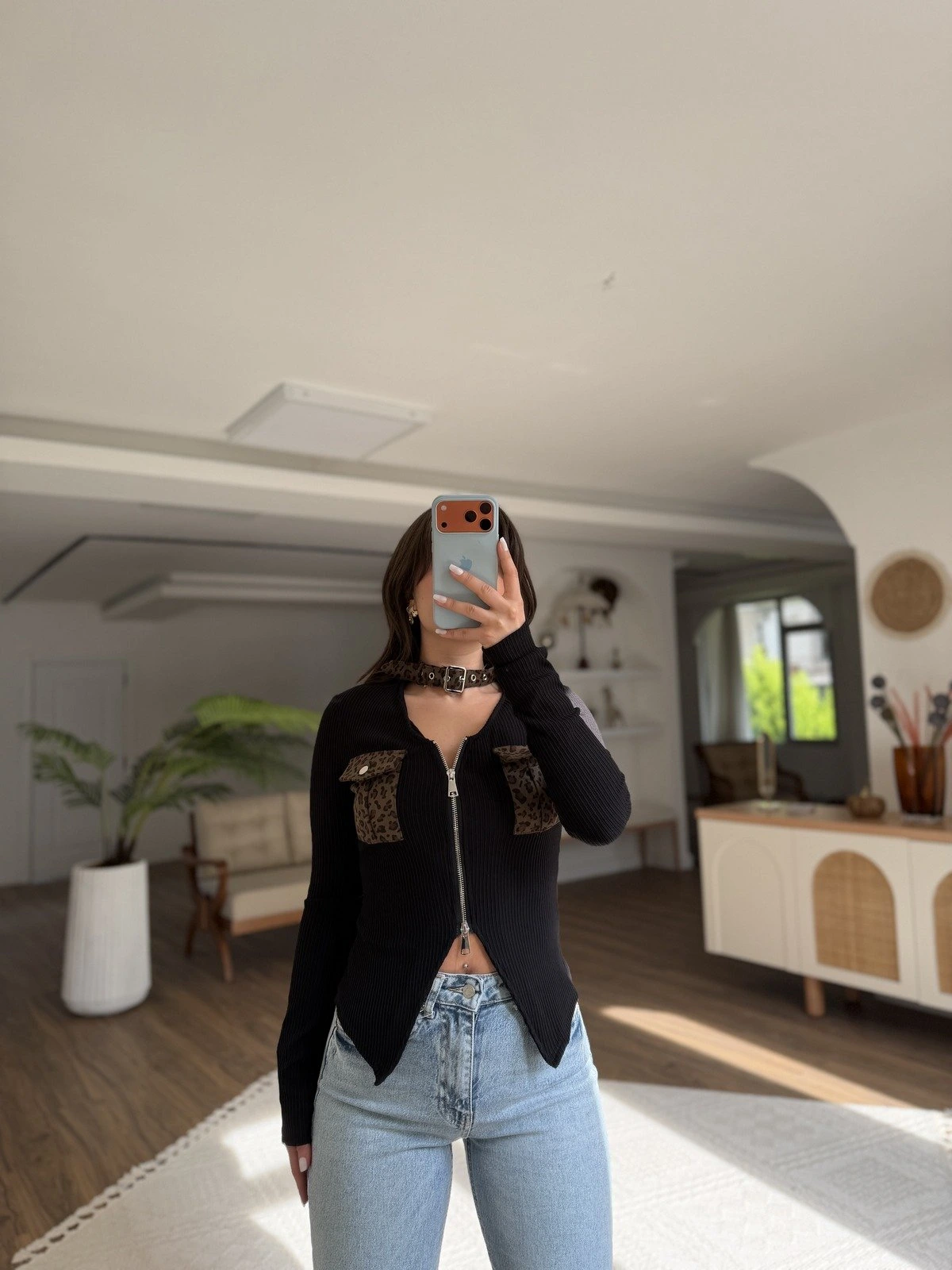 YAKA KEMER CEP DETAY ÖN FERMUARLI BLUZ - SİYAH - Görsel 1