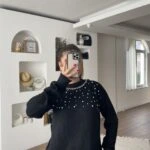 YAKA SIRA TAŞ ÇAKIM İNCİ SERPME KAZAK - SİYAH