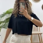 YAKA VE ETEK UCU TAŞLI CROP TİŞÖRT - SİYAH