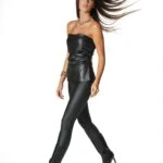 YAN DRAPE STRAPLEZ DERİ TOP - SİYAH