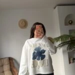 YOUARE YAZI MAVİ ÇİÇEK BASKI ETEĞİ DÜZ PAMUK SWEAT - EKRU