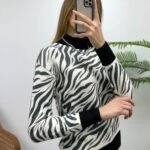 ZEBRA DESEN DİK YAKA KAZAK - HAKİ EKRU
