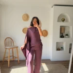 OMUZ BONCUK DETAY ASİMETRİK KESİM LYOSEL BLUZ PANTOLON TAKIM - MÜRDÜM